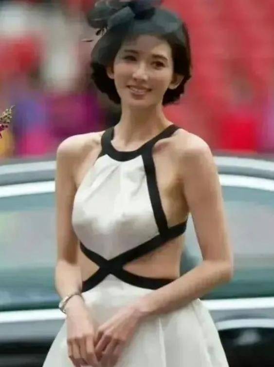 下嫁日本的林志玲真是一言难尽,不穿"内衣"照片,满屏都是尴尬_生活