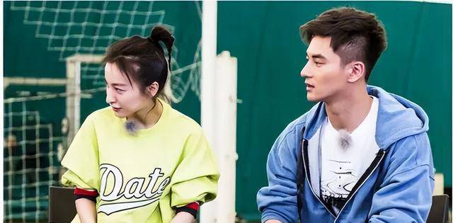 吴昕郑凯带父母同游被偶遇,四年前就曾传出同居消息_周杰伦_音乐_郑恺