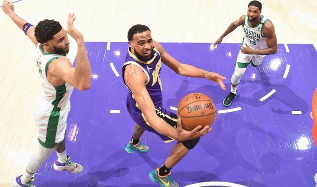 霍顿塔克最大的优势,就是他的臂展非常变态,身高只有193cm,但臂展却