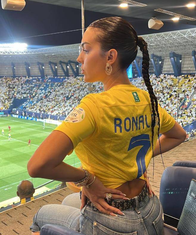 90后乔治娜又美了!