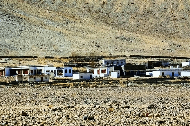 1984年,我国为更好的管理边境和守土固边,最终决定从狮泉河镇加木村选