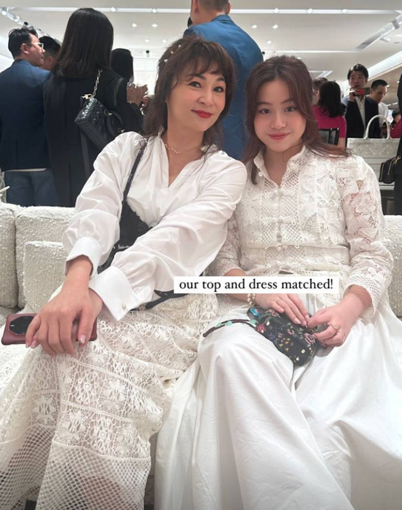 甘比带女儿街头追星,14岁刘秀桦打扮成熟气场强大,穿高跟鞋与母亲身高