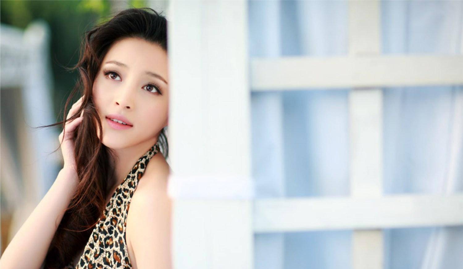 据悉,最新电视剧中甘婷婷的裸体镜头过大,被批评不适合儿童观看.