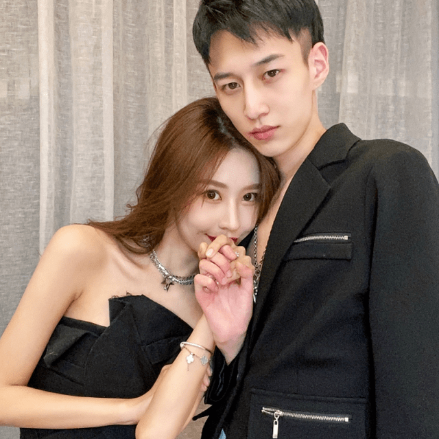 酷奇酷奇巴拉巴拉,温婉的新男友居然是校长,官宣恋情后狂撒狗粮_张驰