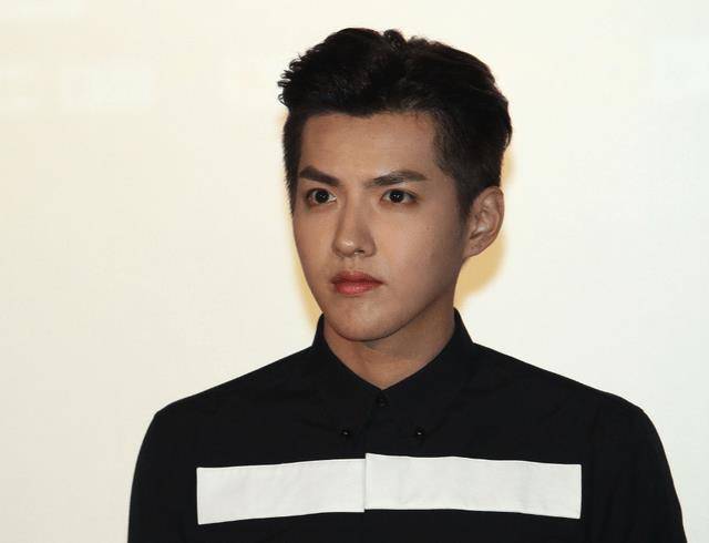 在长文中,他指责杜美珠重复,并含糊地暗示吴亦凡的判决过于严厉.