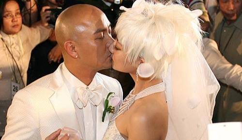 张卫健参加"追光"哥哥:别人的爱情是偶像剧,他却堪比苦情剧_张茜_张潜