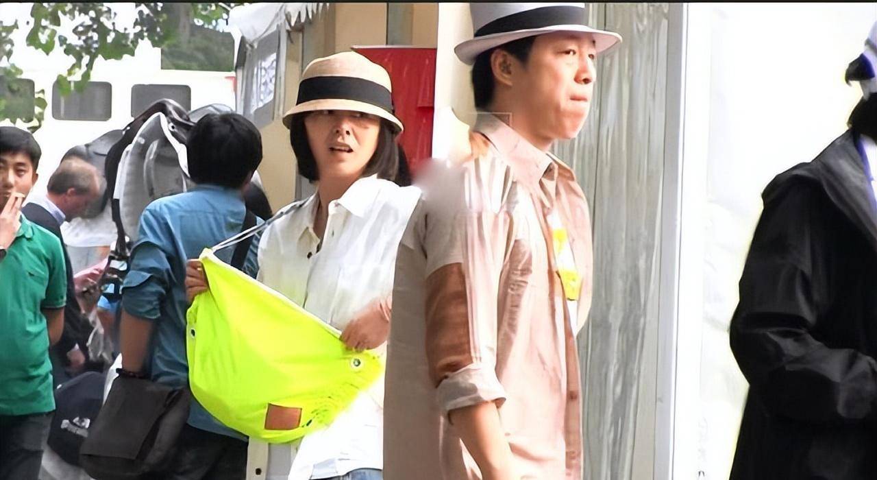 黄渤与妻子结婚14年,两口子太有夫妻相了吧!_小欧_票房_父母
