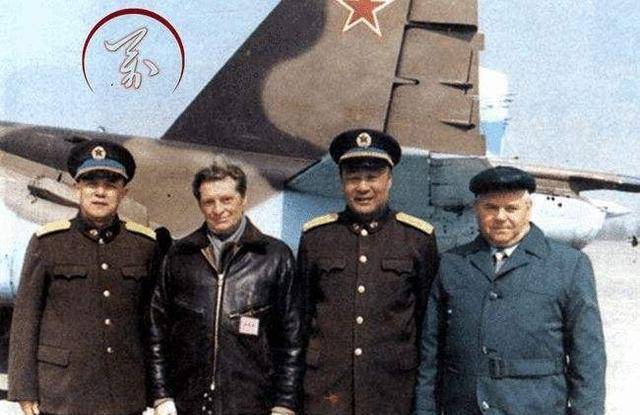 苏联卖战机用酒量说话,20个印度人喝趴3个,我们一个大校干掉17个_空军