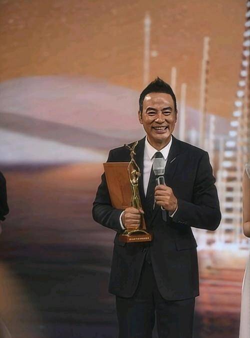 著名演员任达华:因爱不要孩子,50岁看到女儿时热泪盈眶_父亲_生活