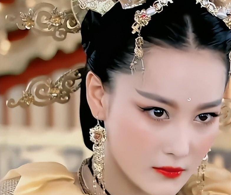 6位美得惊人的"狐狸眼"女星,个个风情万种,回眸一