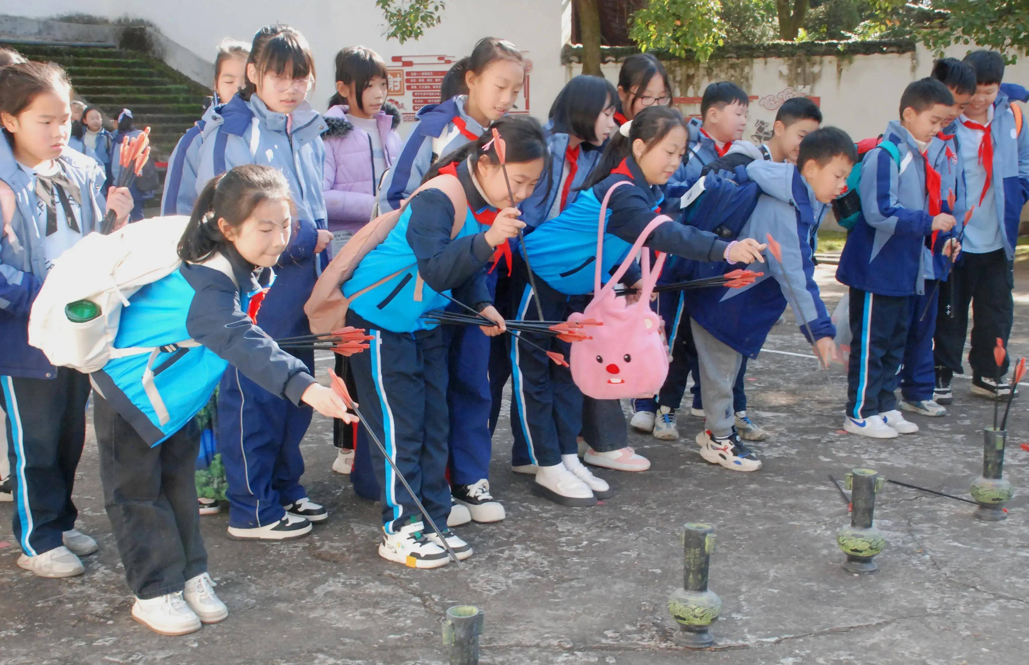 上饶市十五小学"探寻书院文化传承红色基因"秋季游学团走进益阳叠山