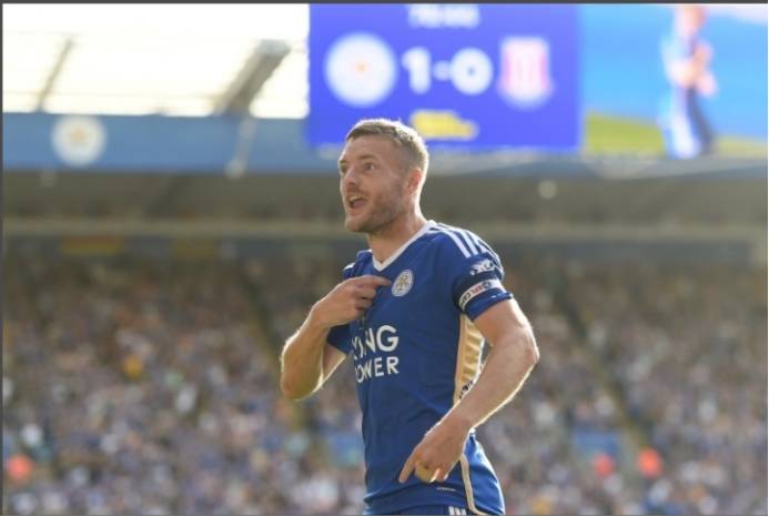 前英格兰前锋杰米·瓦尔迪被认为是英超联赛中最努力的球员之一_比赛