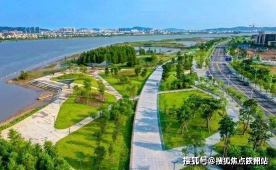 浪漫愜意;緊鄰金灣中心河溼地公園,擁天然綠肺;府攬航空新城繁榮景象