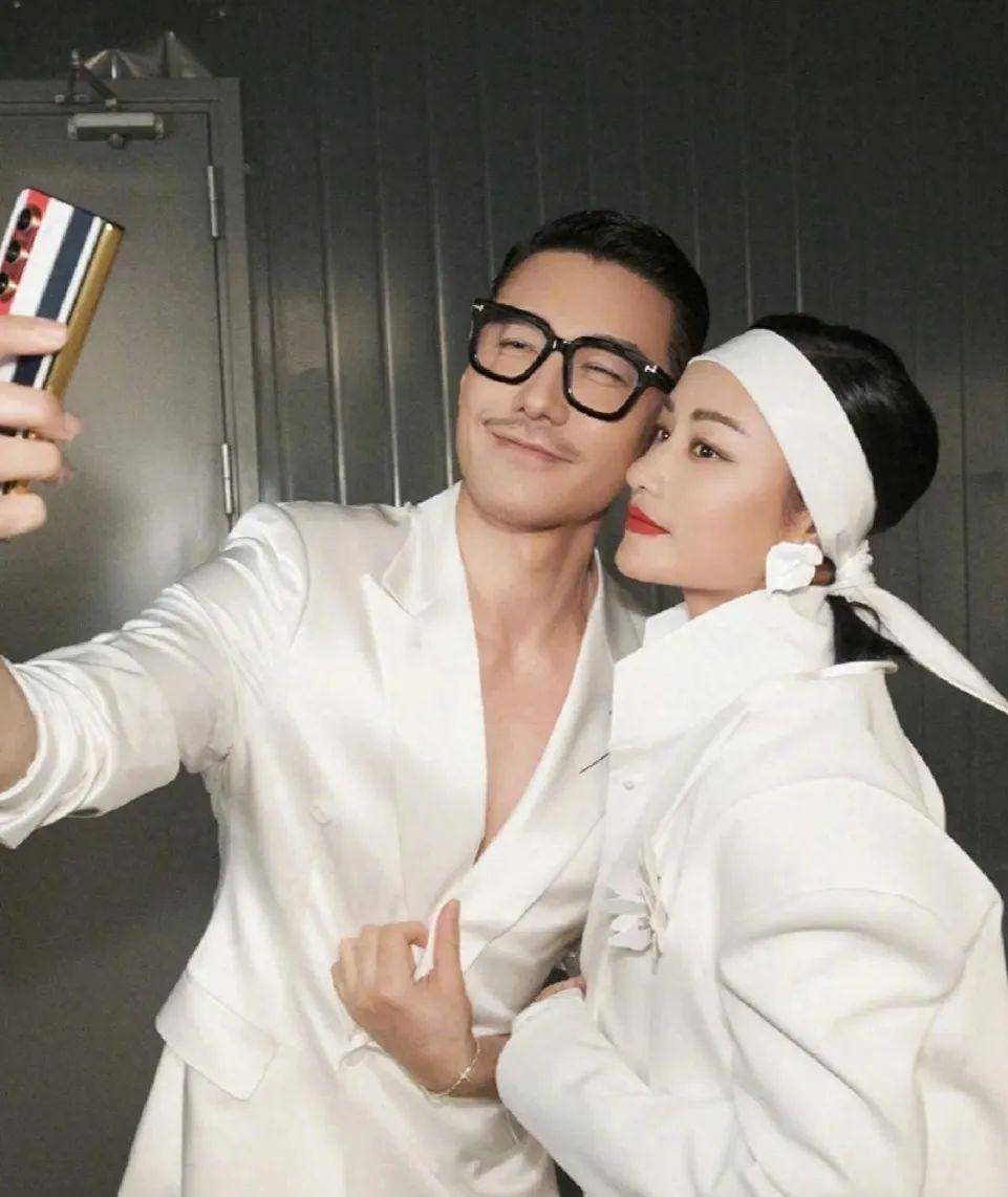 52岁瞿颖再现t台走秀惊艳了!