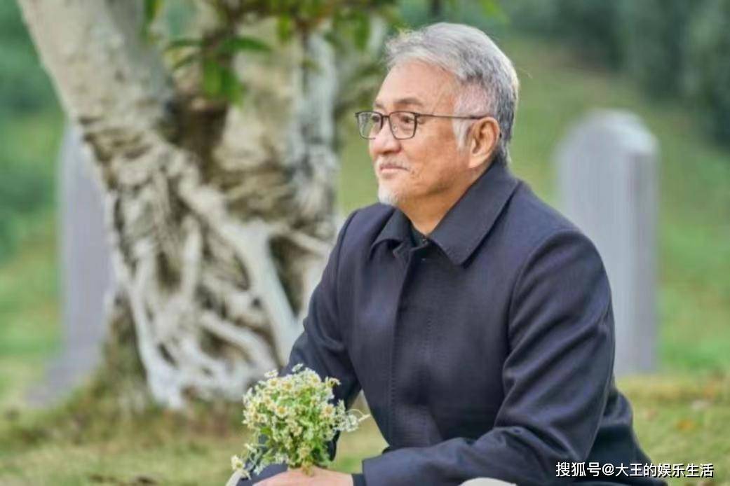 陈之财转行当艺术家,周初明经营餐馆生意,新加坡男演员现状对比