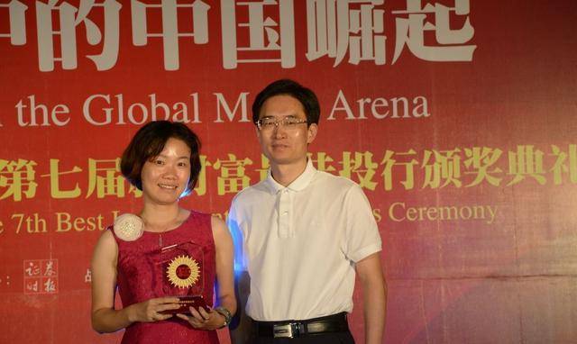 万科金牌女秘书朱旭:年薪849万,47岁像少女,却一直单身未婚_工作_艳羡