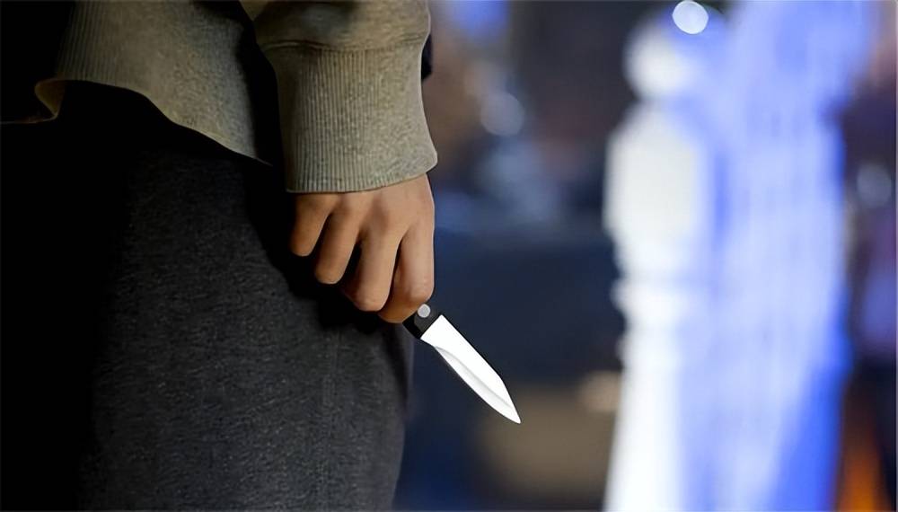 李某某_受害人_蒙面