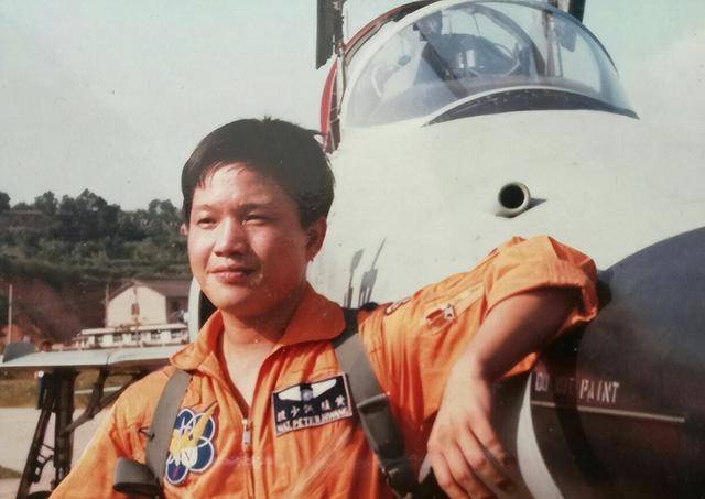 1989年林贤顺:驾机回大陆,躲过12架战机追击,娶美女主持人为妻_工作