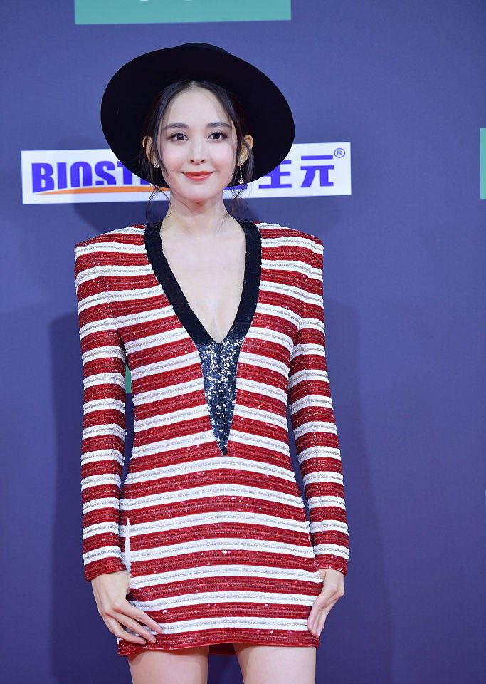 古力娜扎走杨颖老路成新毯星?