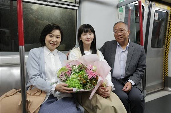 袁澧林赶拍摄月台当众更衣不尴尬_angela_依家_爸爸