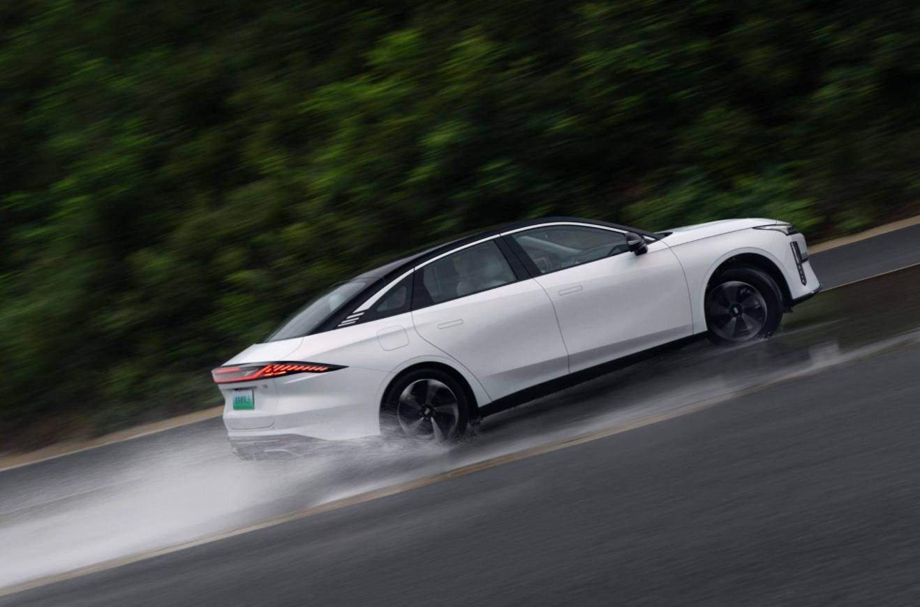 2023款银河l6,底盘与智驾,e型多连杆,麋鹿测试80km/h通过_搜狐汽车