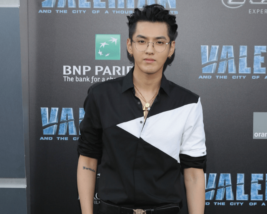 吴亦凡案二审维持原判,家属到场旁听,李恩发文回应炮轰都美竹_相关