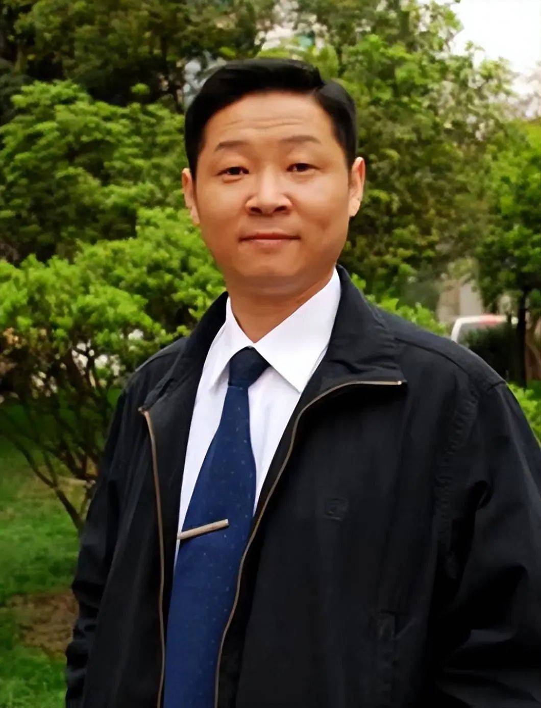"三德子"赵亮:孝顺母亲竟成爱情杀手,后娶名模为妻_胡敬_父亲_儿子