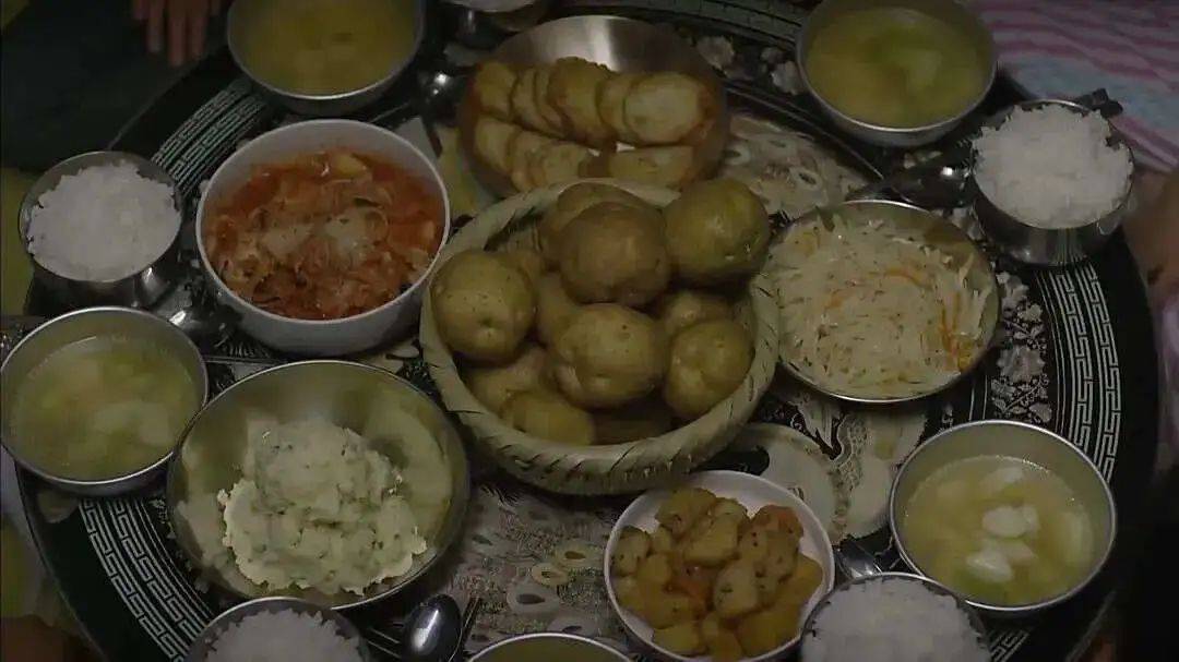 做大善人被人坑,天天吃糠咽菜的德善家,饮食水平持续排名双门洞倒数第