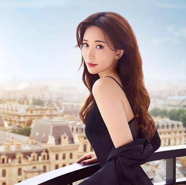 下嫁日本的林志玲真是一言难尽,不穿"内衣"照片,满屏都是尴尬_争议