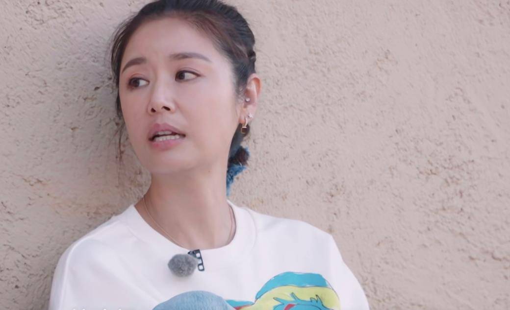 林心如公开晒6岁女儿的大眼睛,不会生二胎,感叹47岁老了生不出_孩子