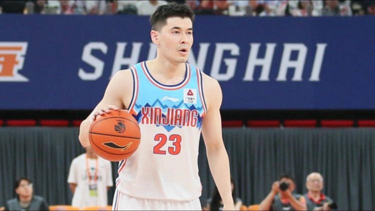 在数据上,阿不都沙拉木是唯一一个场均19 11 4的本土球员,其命中率更