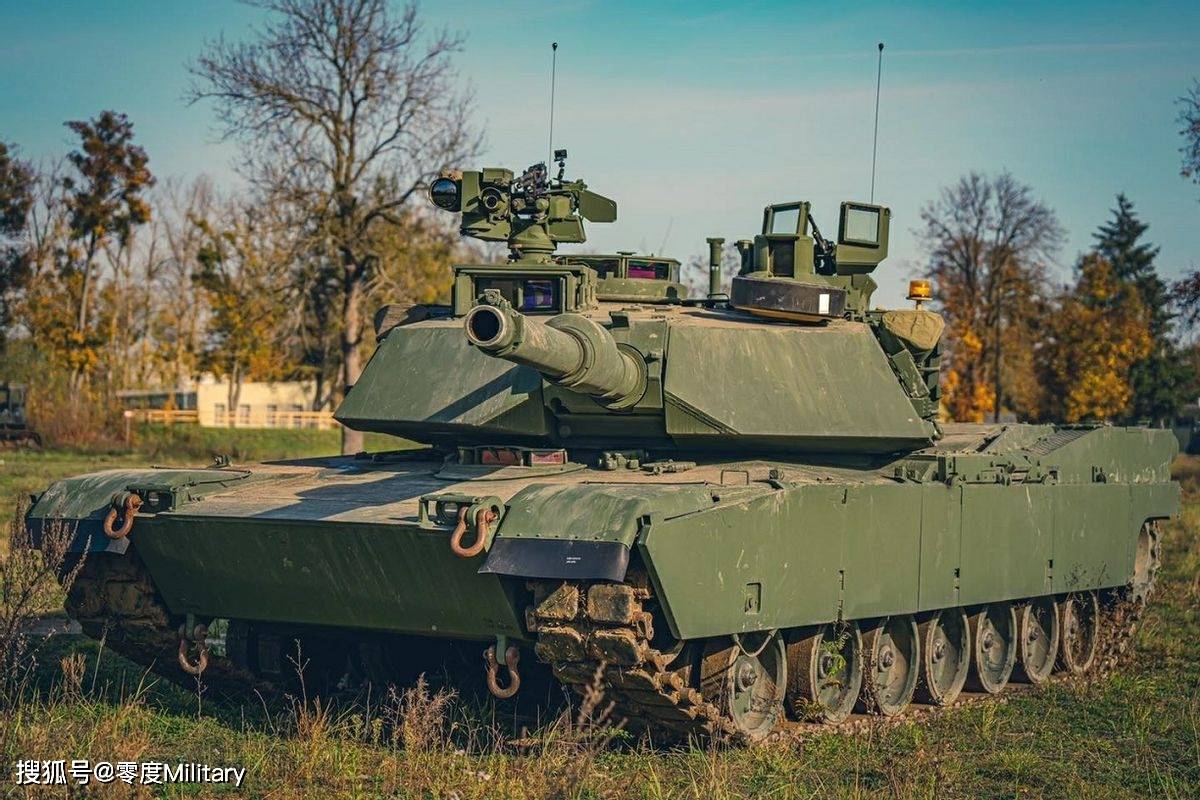 美国向波兰交付更多武器:又一批m1a1坦克和海马斯火箭炮抵达波兰