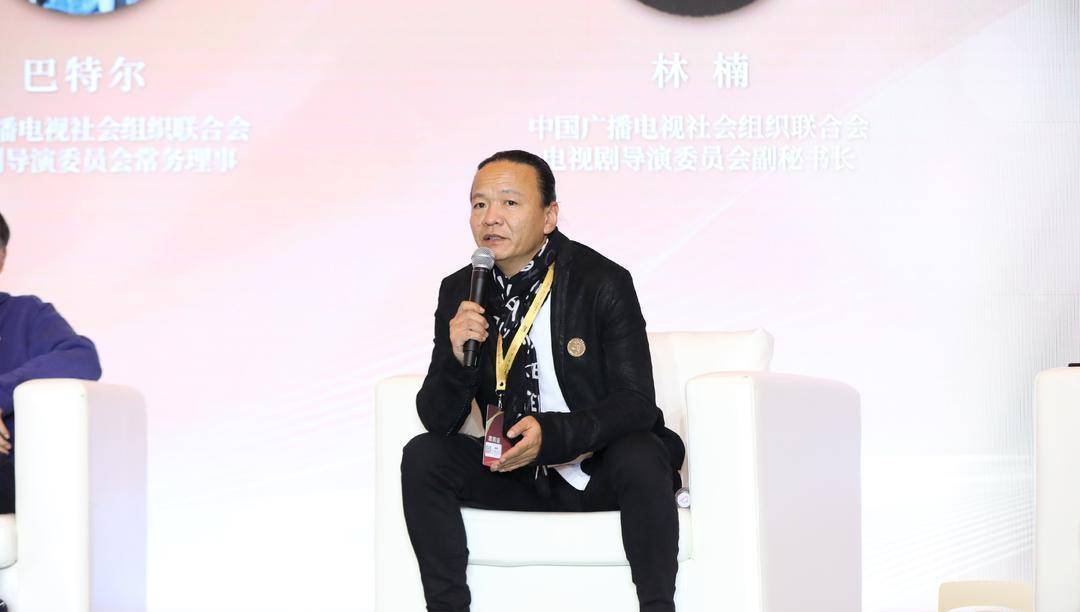 《黄金瞳》《谜砂》林楠导演也认为,演员工作的基础是知识储备,阅读量
