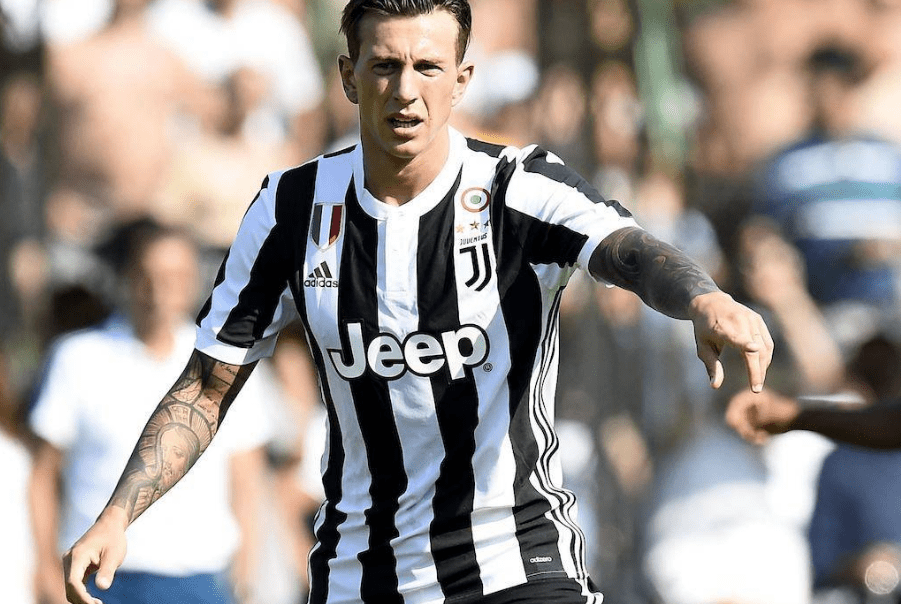 贝尔纳代斯基曾经在尤文图斯效力多年,他在那里展现出了出色的表现