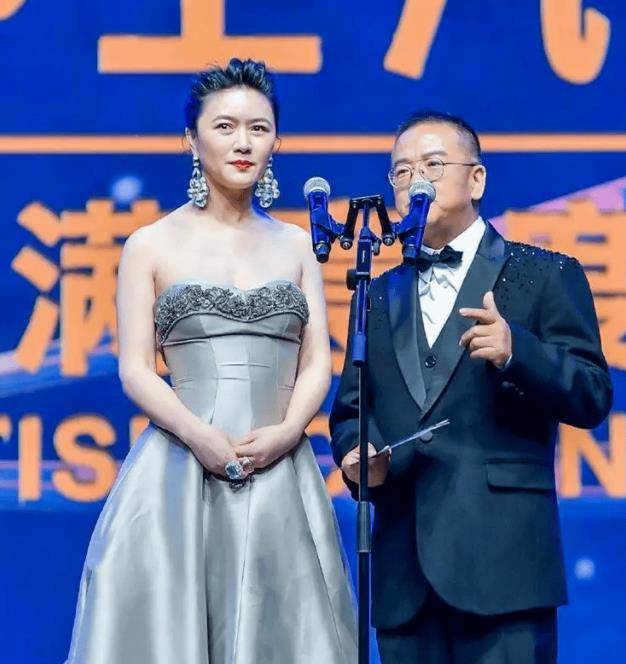 蒋雯丽和田海蓉各显风采_风格_时尚_魅力