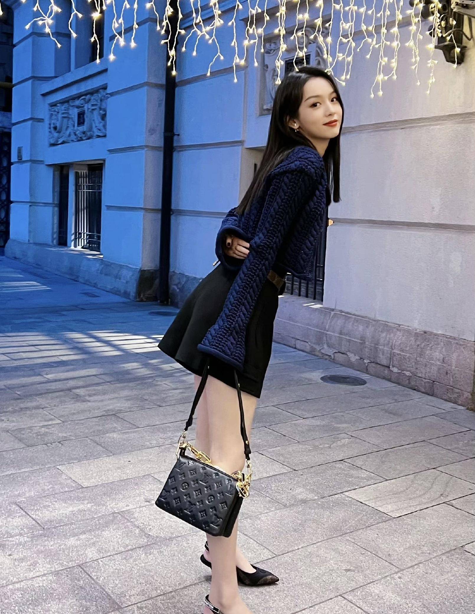 校园女神周也百变私服,青春减龄_毛衣_下半身_感觉