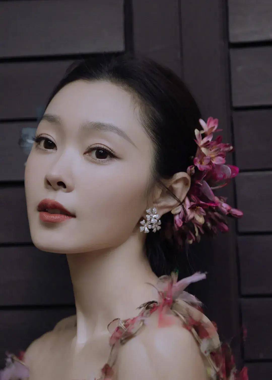 25娱乐瓜:王一博任嘉伦张颂文刘诗诗金晨宋轶许凯景甜王鹤棣_造型