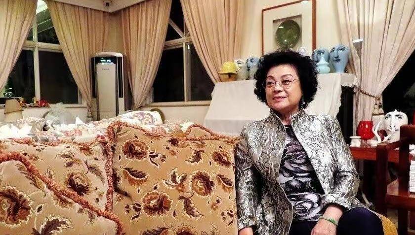 卢秋萍出生于1942年,有着长达66年的艺术生涯.他是粤剧界的名人.