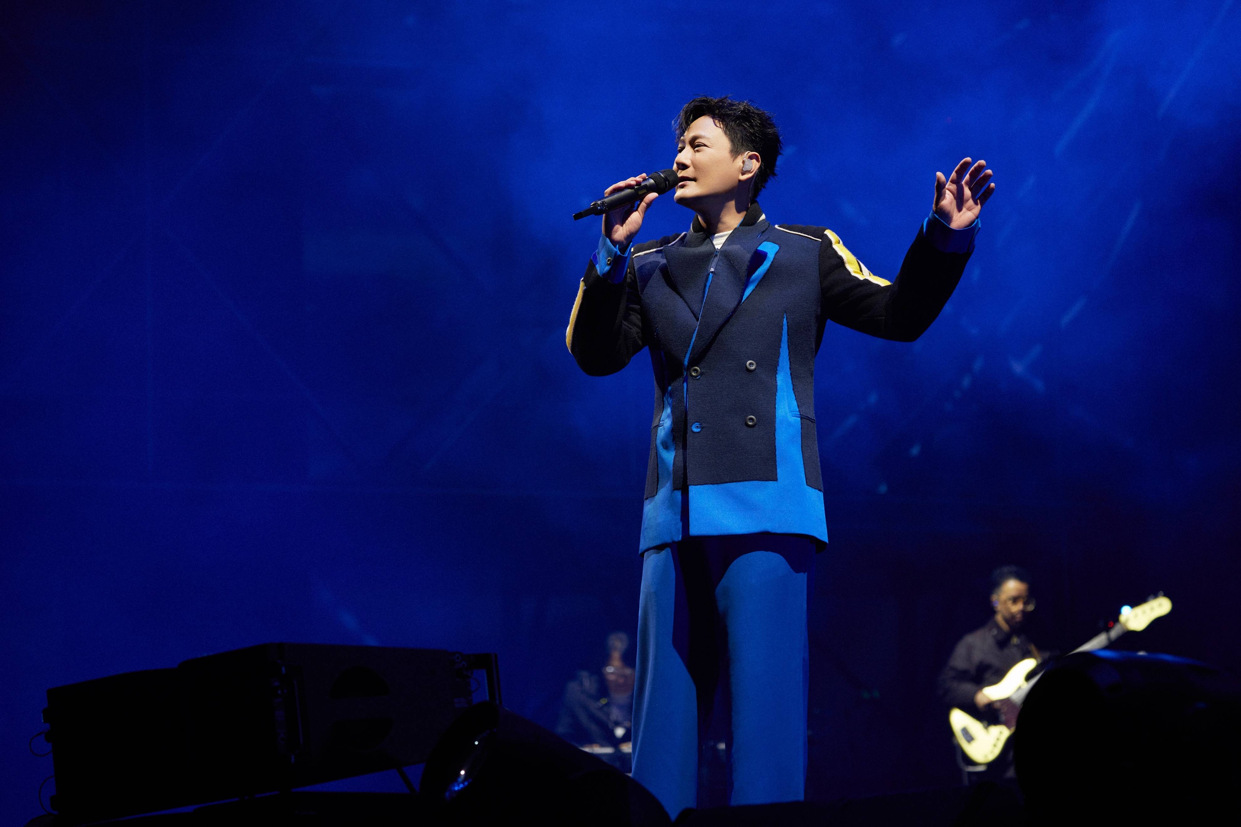 0温州站再现万人合唱,张信哲《雨后》新装满满设计感_歌迷_演出_音乐