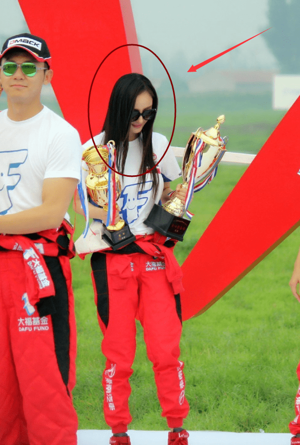 艺人的第二大身份:肖战设计师,一博赛车手,王俊凯老板,看了姐姐:厉害