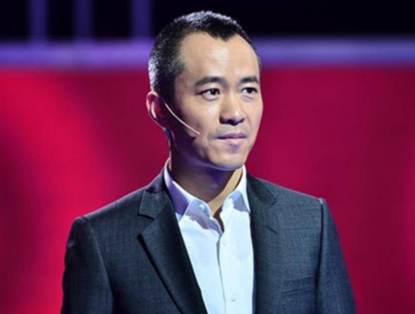 之后,邱启明越想越气,便打电话将朋友高峰,聂远等六人叫了下来.