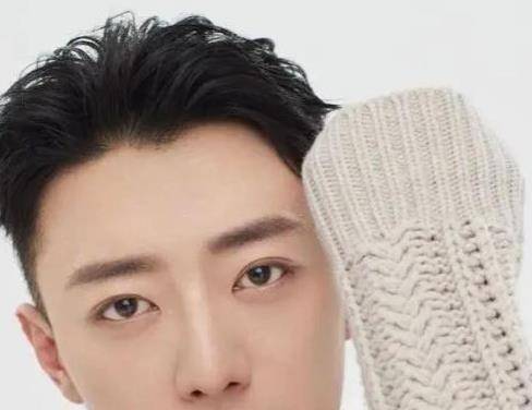 《狂飙》高启盛街边尿尿,一年换三个女友,连董璇都满足不了他_苏小玎