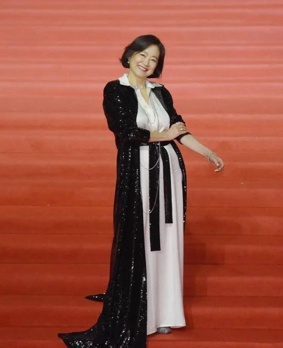 张艺谋:巩俐不如林青霞美女演员林心如:她是公认的第一美女.