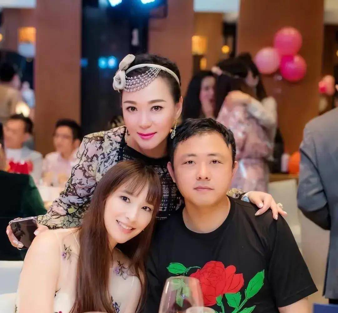 昆凌被赞比吴佩慈厉害,眼光准,说话有水平,不让自己形象负面_周杰伦