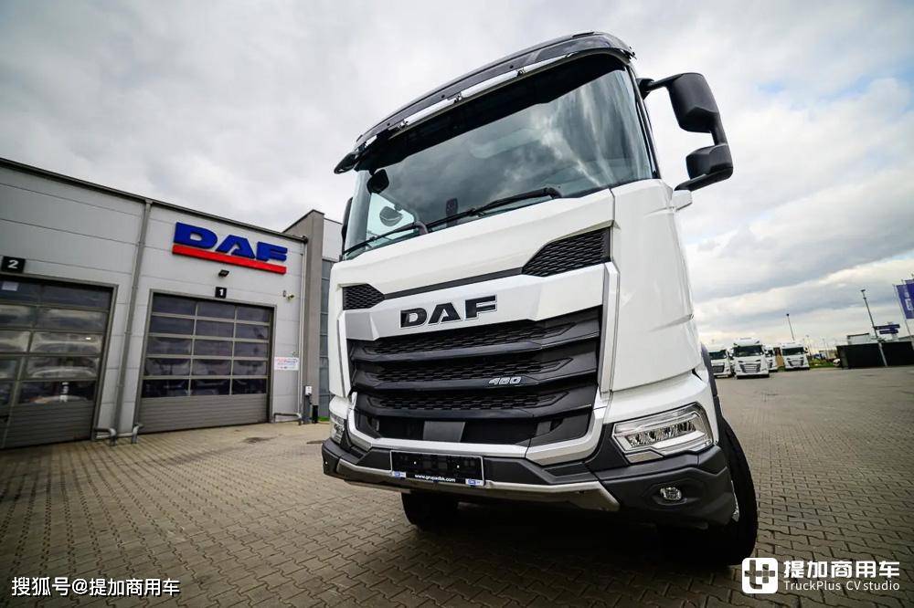 达夫xfc8x4自卸车实拍,专为建筑工程打造,带你看配置如何_搜狐汽车