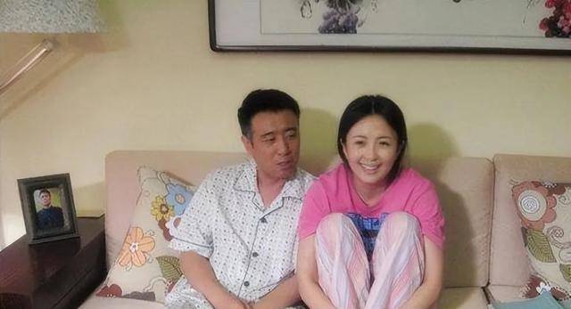 于和伟藏了30年的老婆是她,大气撞脸杨童舒,比王丽坤好看太多_宋林静