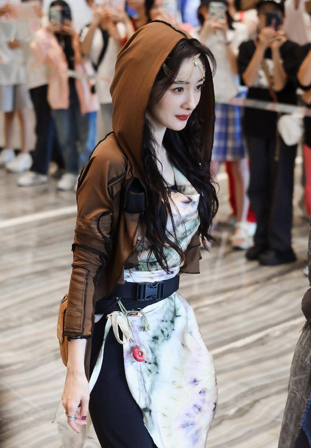 杨幂的异域风情引发热议!