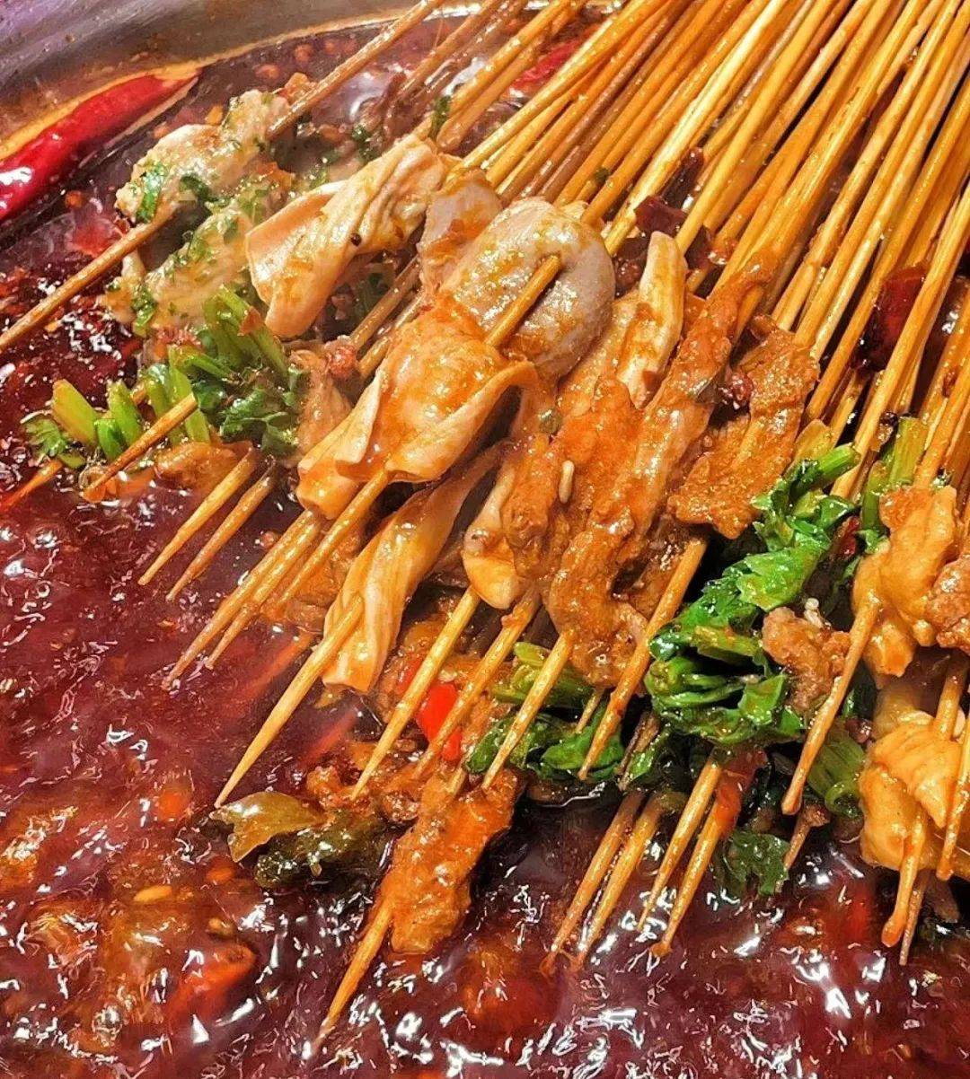 曾经街边不起眼的串串香们,如今一整个大升级?_消费者_装修_口味