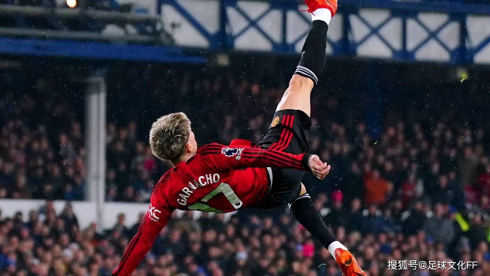 萨顿:加纳乔是英超史上最伟大的倒钩球_比赛_进球_曼联