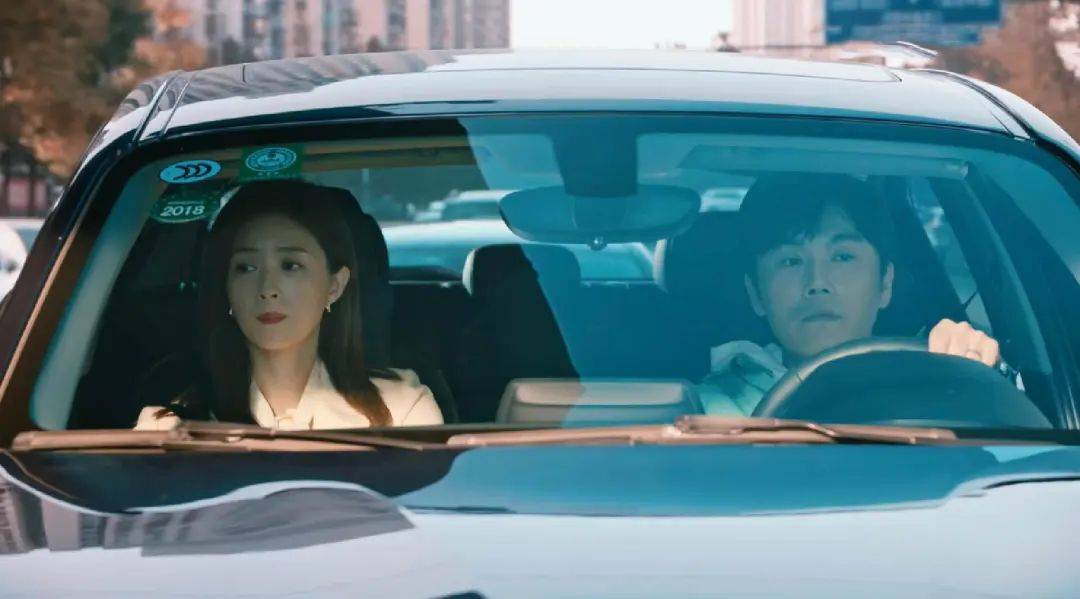 然而,在签署合同的临近时,房主黄姐突然涨价五十万元.